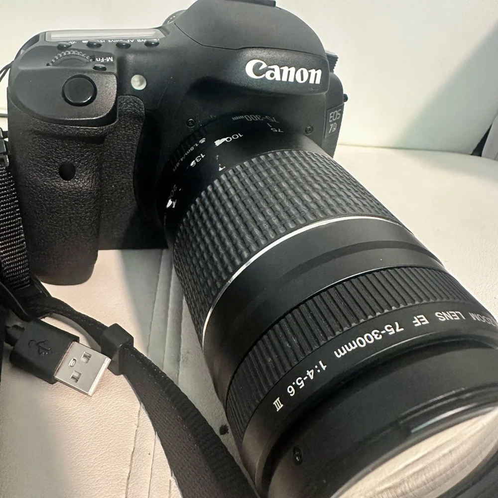 Canon EOS 7D Black DSLR with Telephoto Zoom Lens and Patterned Strap and 3 batt-